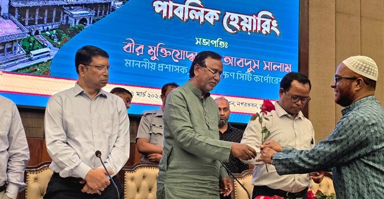 নগরবাসী এলেন সমস্যা নিয়ে, প্রশাসক দিলেন ফুল