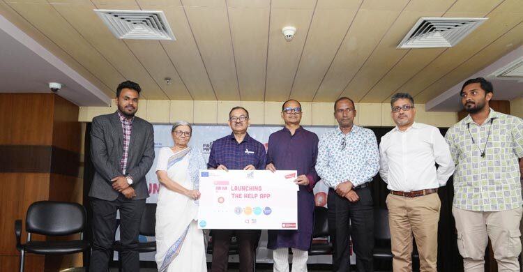 নারীদের সুরক্ষায় ঢাকার গণপরিবহনে ‌‘হেল্প’ অ্যাপ চালু