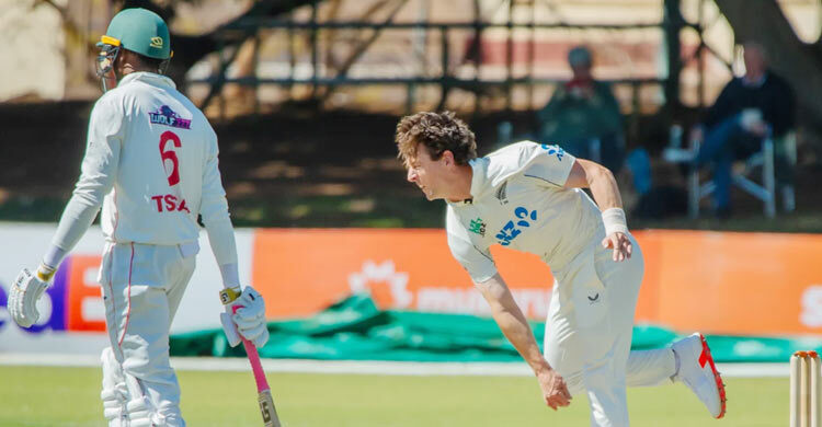 ম্যাট হেনরির ৬ উইকেট, দেড়শর আগে অলআউট জিম্বাবুয়ে