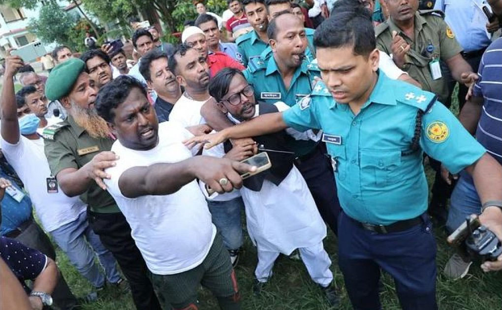 গ্রেফতারি পরোয়ানা মাথায় নিয়ে ভোট দিতে যাবেন হিরো আলম