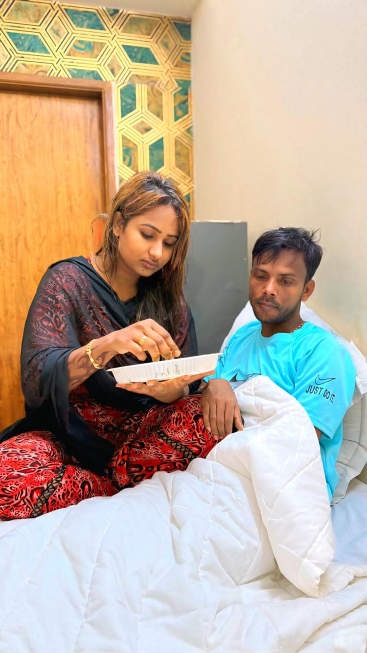 হিরো আলম বগুড়ায় বন্ধুর বাড়িতে বেড়াতে গিয়ে সেখানেই আত্মহত্যার চেষ্টা করেছেন। গতকাল (২৭ জুন) এ খবর মুহূর্তেই সোশ্যাল মিডিয়ায় ছড়িয়ে পড়ে