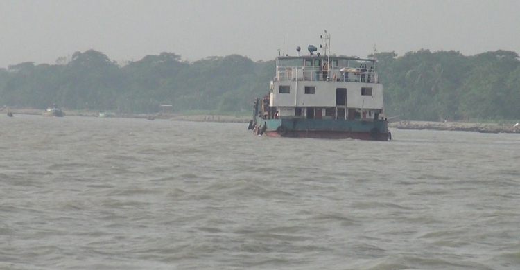 সাড়ে ৯ ঘণ্টা পর শরীয়তপুর-চাঁদপুর রুটে ফেরি চলাচল শুরু