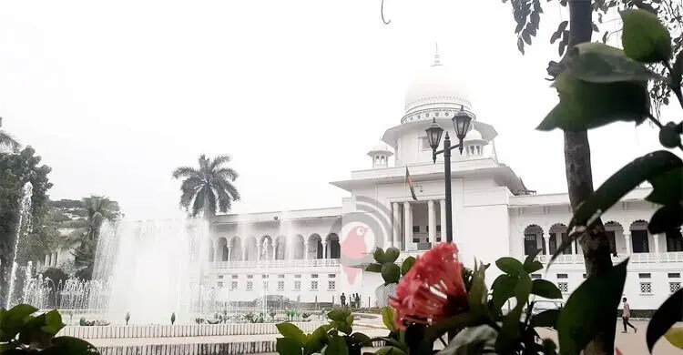 বয়স ৪৫ না হওয়ায় স্থায়ী বিচারপতির প্রজ্ঞাপনে একজনের নাম নেই