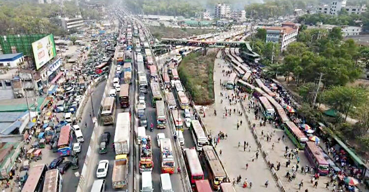 নবীনগর-চন্দ্রা মহাসড়কে ১৫ কিলোমিটার যানজট, শিলাবৃষ্টিতে ভোগান্তি চরমে