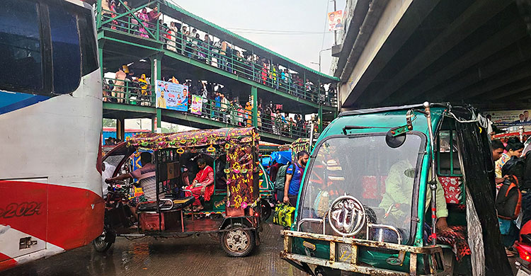 নবীনগর-চন্দ্রা মহাসড়কে ১৫ কিলোমিটার যানজট, শিলাবৃষ্টিতে ভোগান্তি চরমে