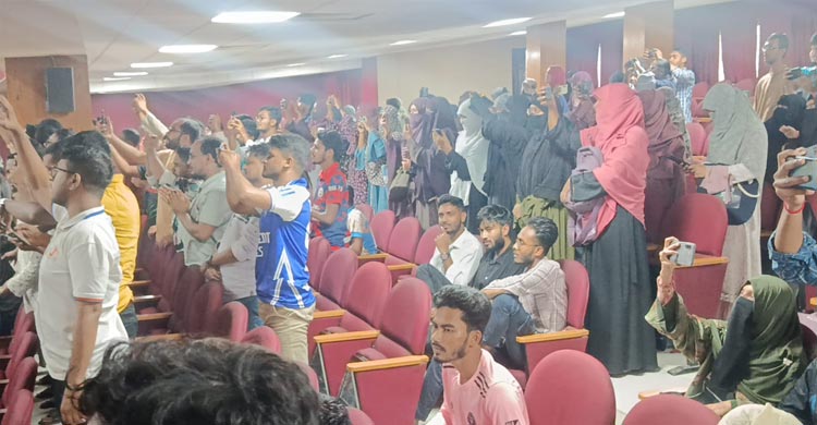 মহিলা বিষয়ক সম্পাদক পদে জয়ের পর ‘হিজাব’ স্লোগান