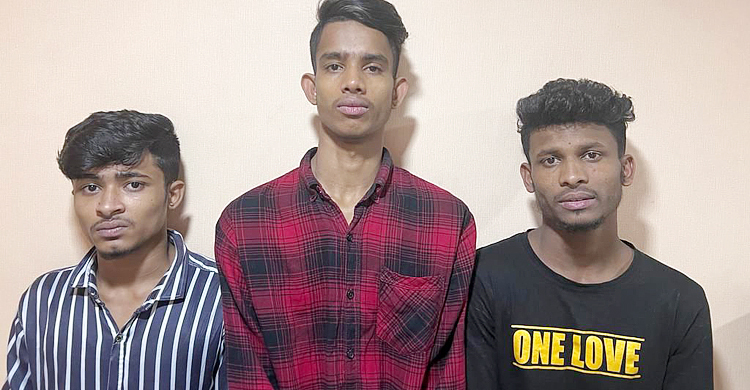 ছুটির রাতে ঢাকায় ছিনতাই করতেন তারা