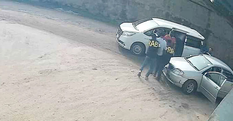 র‌্যাব পরিচয়ে কর্মকর্তাদের জিম্মি করে শ্রমিকদের বেতনের টাকা লুট