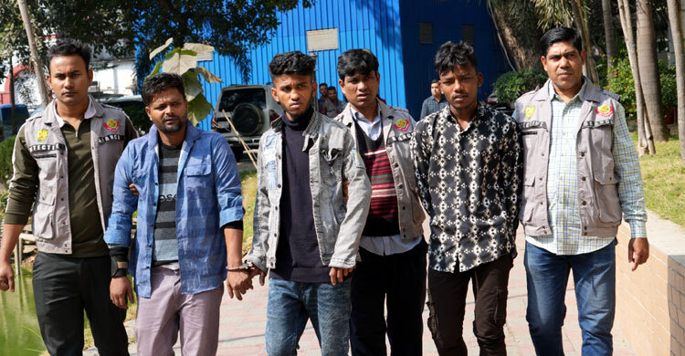 যাত্রাবাড়ীতে ডাকাত ও ছিনতাইকারী চক্রের তিন সদস্য গ্রেফতার