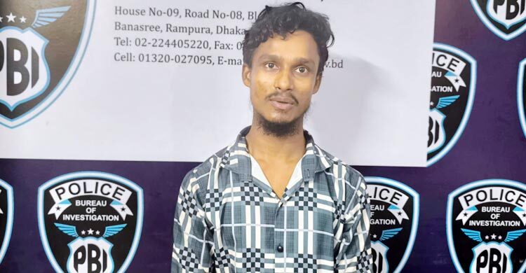 চলন্ত প্রাইভেটকারে নারীর ব্যাগ ছিনতাইয়ের ঘটনায় যুবক গ্রেফতার