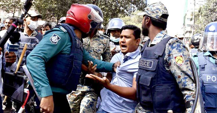 পাল্টাপাল্টি ধাওয়ার পর সরে গেলো হিযবুতের কর্মীরা