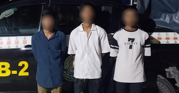 মোহাম্মদপুরে ছিনতাইয়ের প্রস্তুতিকালে সামুরাইসহ গ্রেফতার ৩