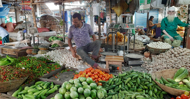 হিলিতে কেজিতে ৬০ টাকা কমলো কাঁচামরিচের দাম