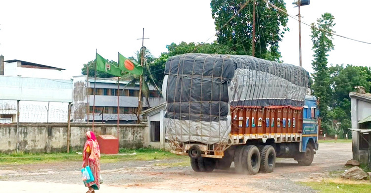 পূজার ছুটি শেষে হিলি স্থলবন্দর দিয়ে আমদানি-রফতানি শুরু