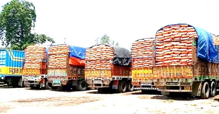 হিলি দিয়ে বেড়েছে চালের আমদানি, কমেছে দাম