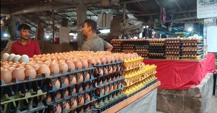 হিলিতে বেড়েছে আলু-পেঁয়াজ-ডিমের দাম