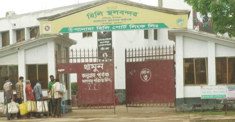হিলিতে খালাসের অপেক্ষায় দুই হাজার মেট্রিক টন চাল