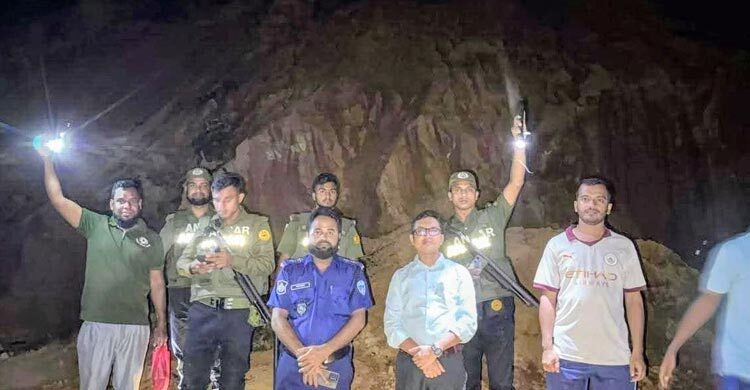 খাগড়াছড়িতে পাহাড় কাটা বন্ধে মধ্যরাতে অভিযান