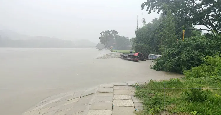 বিপৎসীমার ওপরে মাতামুহুরি নদীর পানি, লামা-আলীকদম সড়ক যোগাযোগ বিচ্ছিন্ন