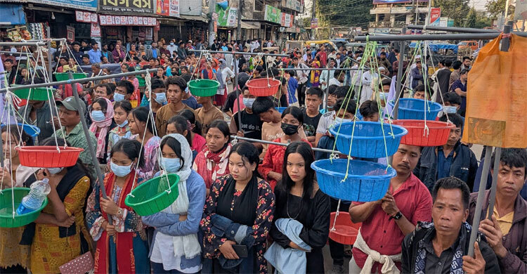 দাঁড়িপাল্লার পক্ষে ত্রিপুরা চাকমা মারমা সম্প্রদায়ের লোকজনের মিছিল
