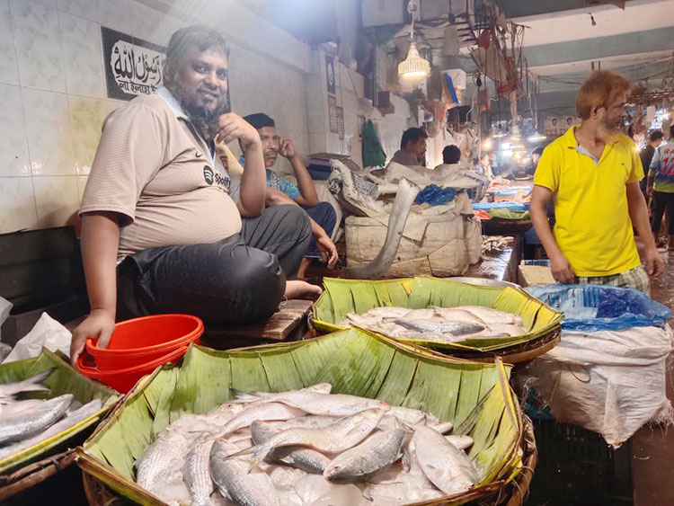 পহেলা বৈশাখ/ ইলিশের দাম কেজিতে বেড়েছে ৩০০-৪০০ টাকা