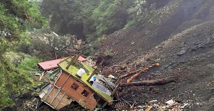 বন্যা-ভূমিধসে বিপর্যস্ত হিমাচল, মৃতের সংখ্যা বেড়ে ৬০