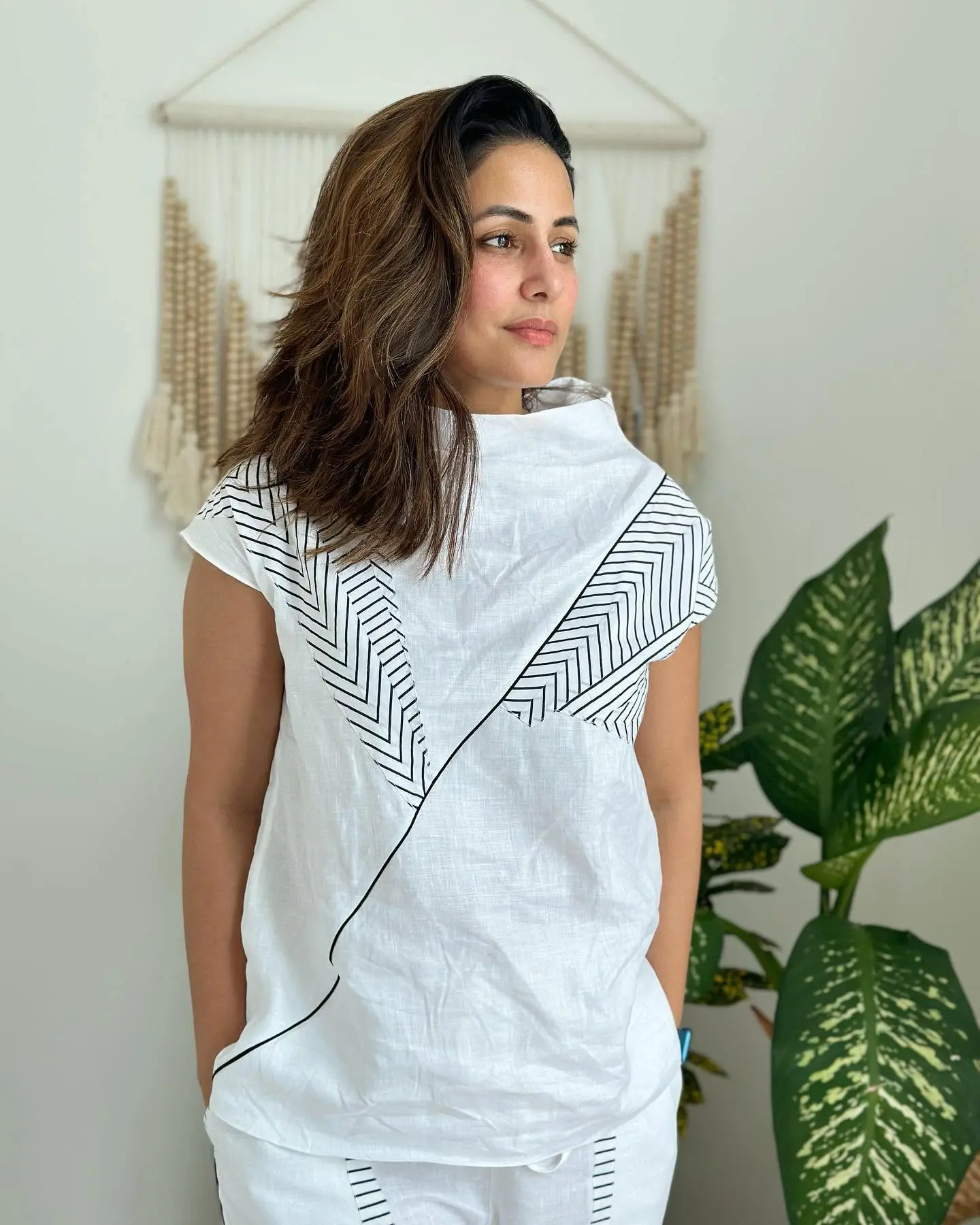 Put On Weight, Lost Hair Hina Khan Credits Spirituality For Helping Her Cope With Chemotherapy EffectsHina Khan revealed that during her fight against cancer, she gained weight, saw her body change, watched her hair fall out, including her eyelashes. Yet, amid those difficult days, spirituality helped her stay grounded