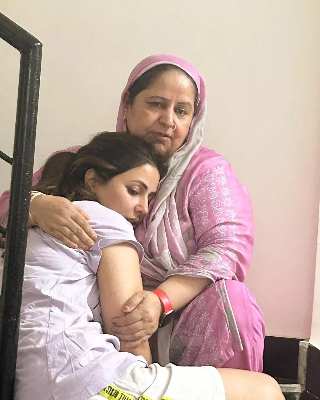 Put On Weight, Lost Hair Hina Khan Credits Spirituality For Helping Her Cope With Chemotherapy EffectsHina Khan revealed that during her fight against cancer, she gained weight, saw her body change, watched her hair fall out, including her eyelashes.