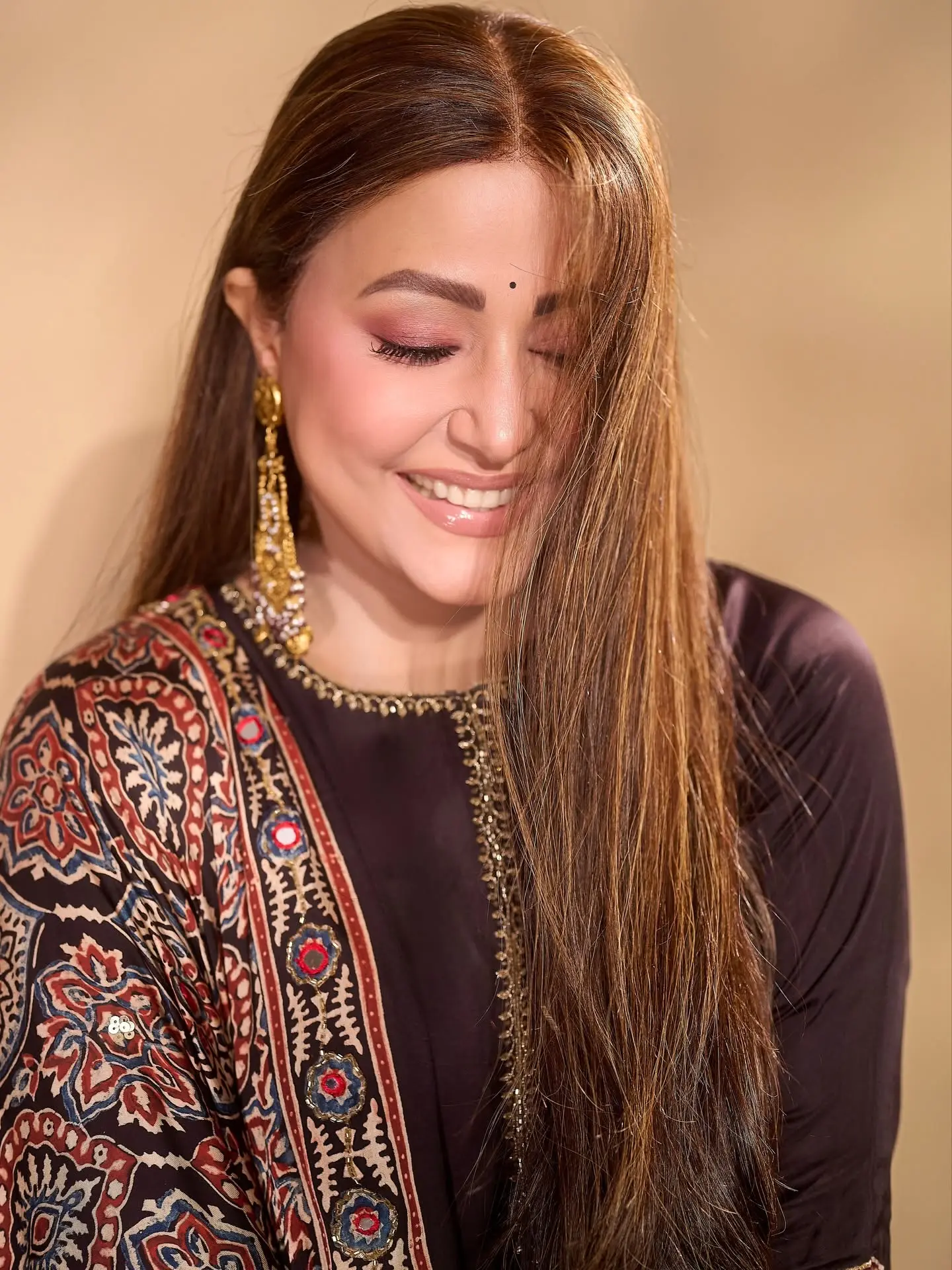 Put On Weight, Lost Hair Hina Khan Credits Spirituality For Helping Her Cope With Chemotherapy EffectsHina Khan revealed that during her fight against cancer, she gained weight, saw her body change, watched her hair fall out, including her eyelashes.