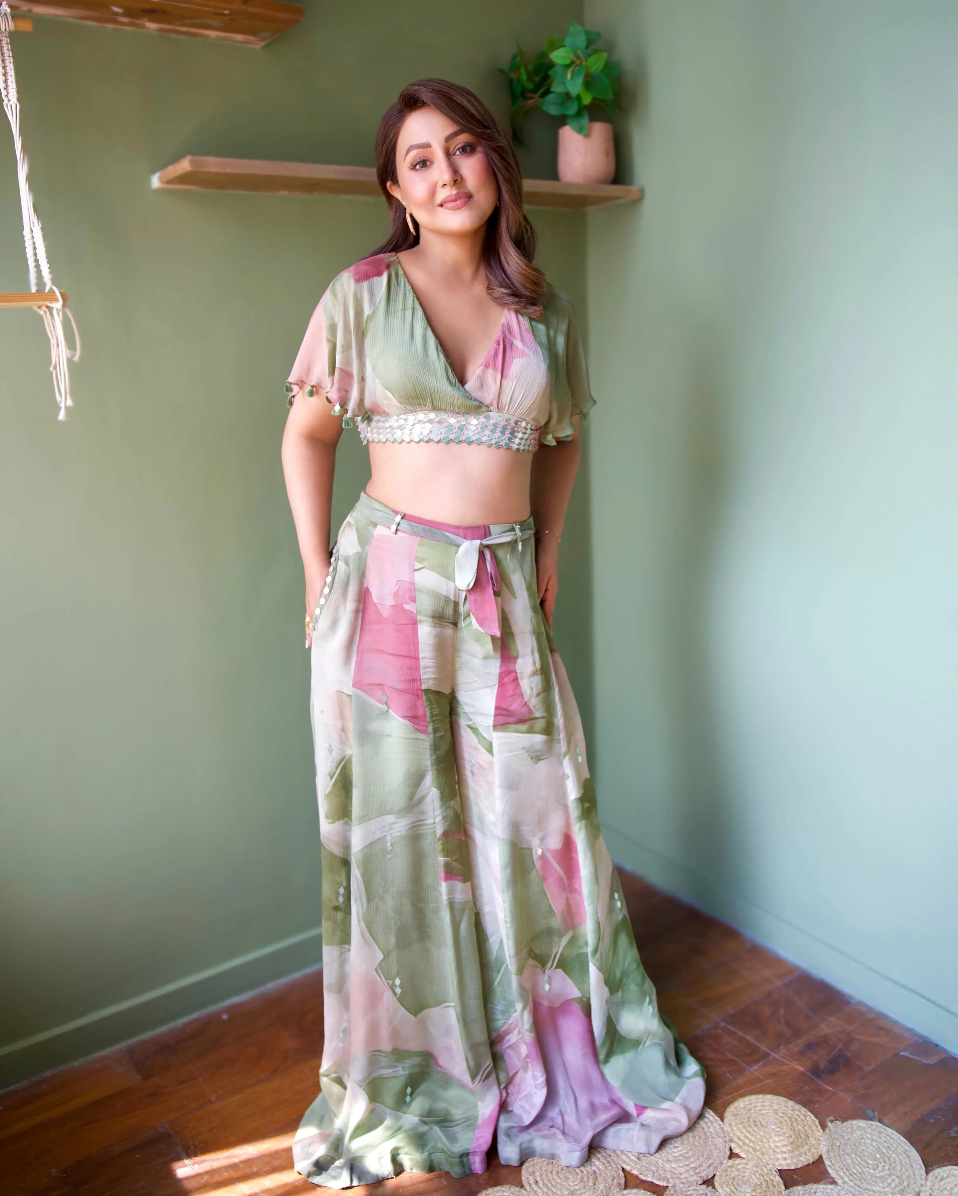 Put On Weight, Lost Hair Hina Khan Credits Spirituality For Helping Her Cope With Chemotherapy EffectsHina Khan revealed that during her fight against cancer, she gained weight, saw her body change, watched her hair fall out, including her eyelashes. Yet, amid those difficult days, spirituality helped her stay grounded