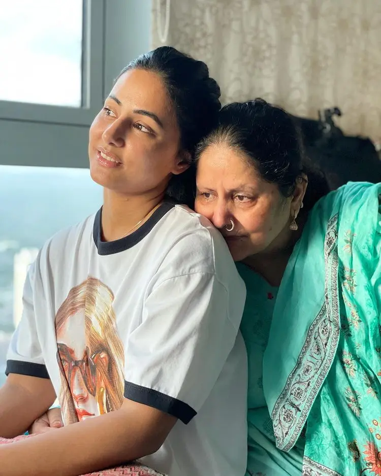 Put On Weight, Lost Hair Hina Khan Credits Spirituality For Helping Her Cope With Chemotherapy EffectsHina Khan revealed that during her fight against cancer, she gained weight, saw her body change, watched her hair fall out, including her eyelashes.