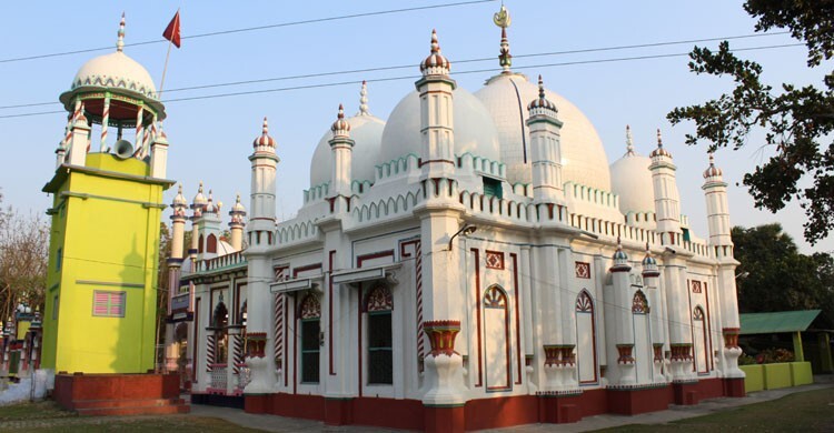 মোগল স্থাপত্যের নিদর্শন হিন্দা-কসবা শাহী জামে মসজিদ