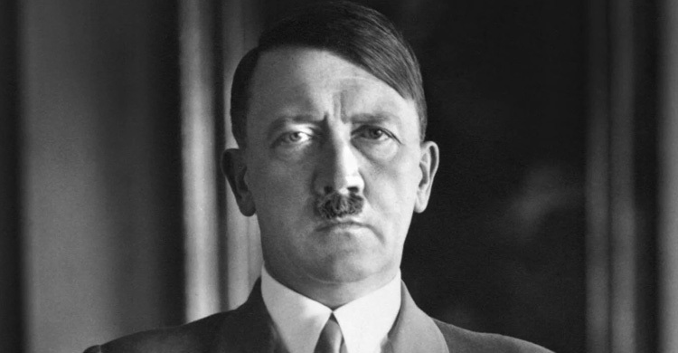 হিটলারের মৃত্যুর পর কোটি কোটি টাকার সম্পত্তি কার হাতে গেলো?