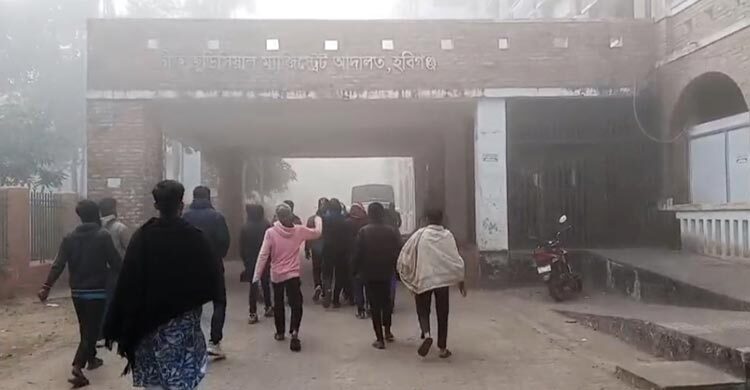 আদালতে নেওয়া হয়েছে মাহাদীকে, সেখানেও নেতাকর্মীদের বিক্ষোভ