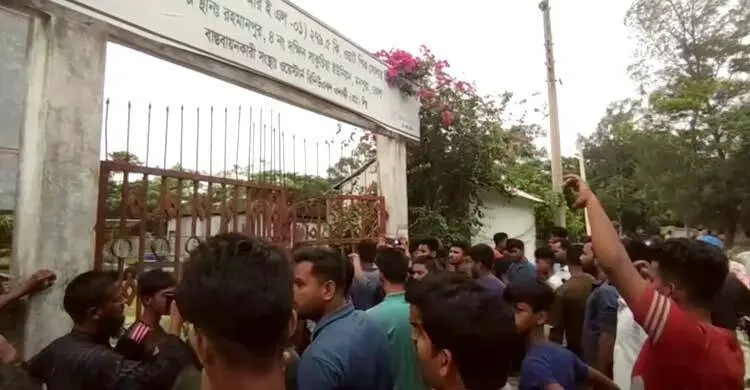 বিদ্যুৎ না পেয়ে সোলার মিনি গ্রিড অফিসে তালা