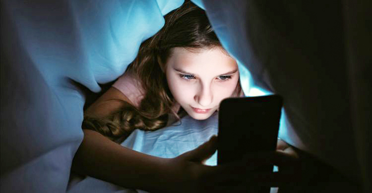 ছুটিতে সন্তানের স্ক্রিনটাইম নিয়ে চিন্তিত? আছে স্মার্ট সমাধান