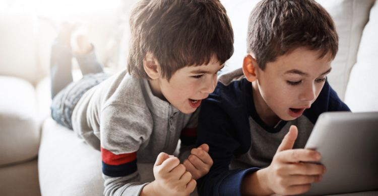 ছুটিতে সন্তানের স্ক্রিনটাইম নিয়ে চিন্তিত? আছে স্মার্ট সমাধান