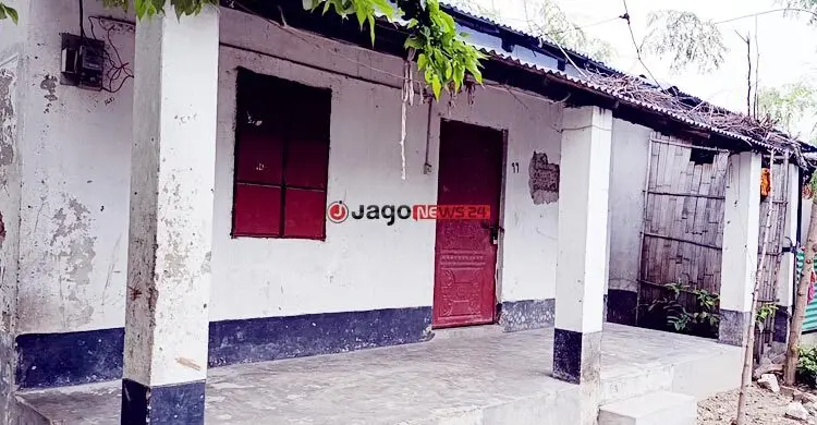 নিরাপত্তাহীনতায় আশ্রয়ণ প্রকল্পে বাস করা দায়