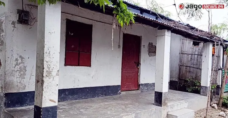 নিরাপত্তাহীনতায় আশ্রয়ণ প্রকল্পে বাস করা দায়