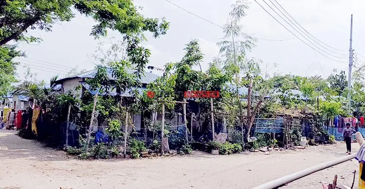 নিরাপত্তাহীনতায় আশ্রয়ণ প্রকল্পে বাস করা দায়