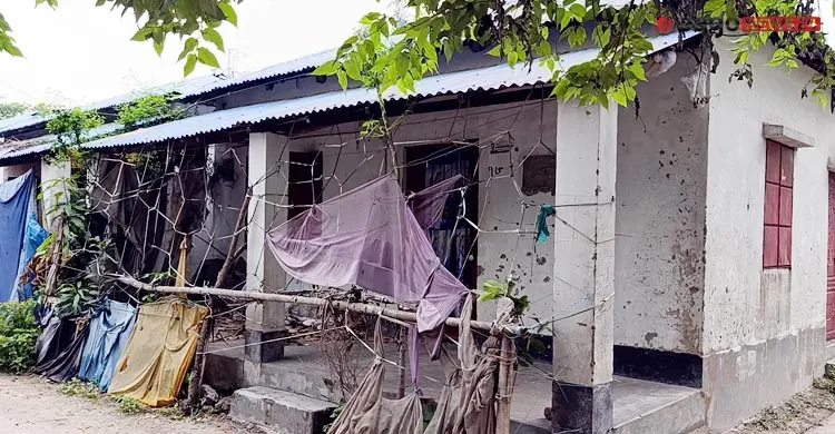 নিরাপত্তাহীনতায় আশ্রয়ণ প্রকল্পে বাস করা দায়