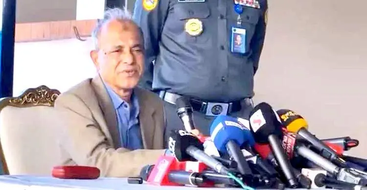 কারাগারের ৭০০ আসামি এখনো পলাতক: স্বরাষ্ট্র উপদেষ্টা