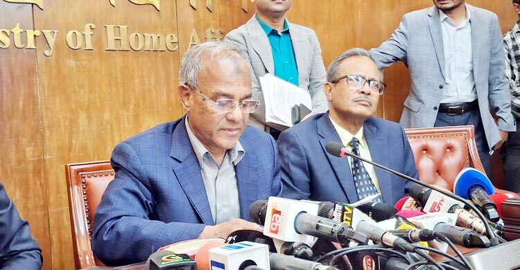 নিরাপত্তা ঝুঁকিতে থাকা ২০ জনকে গানম্যান দেওয়া হয়েছে