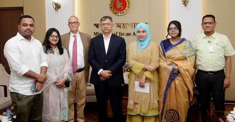 সরকার বাক-স্বাধীনতায় বিশ্বাসী, তবে সমালোচনা আর চরিত্রহনন এক নয়
