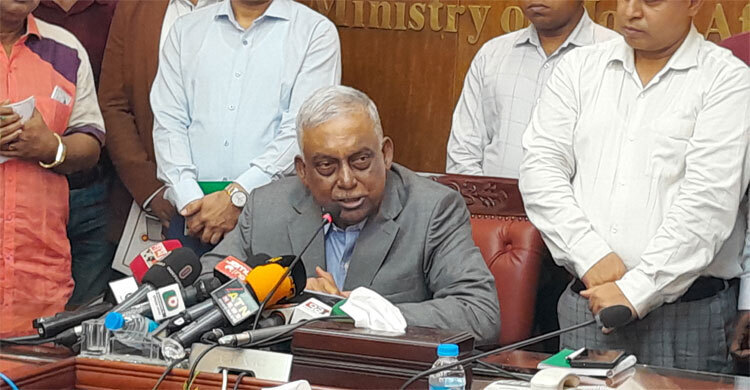 Govt working on lifting curfew at the earliest: Home Minister