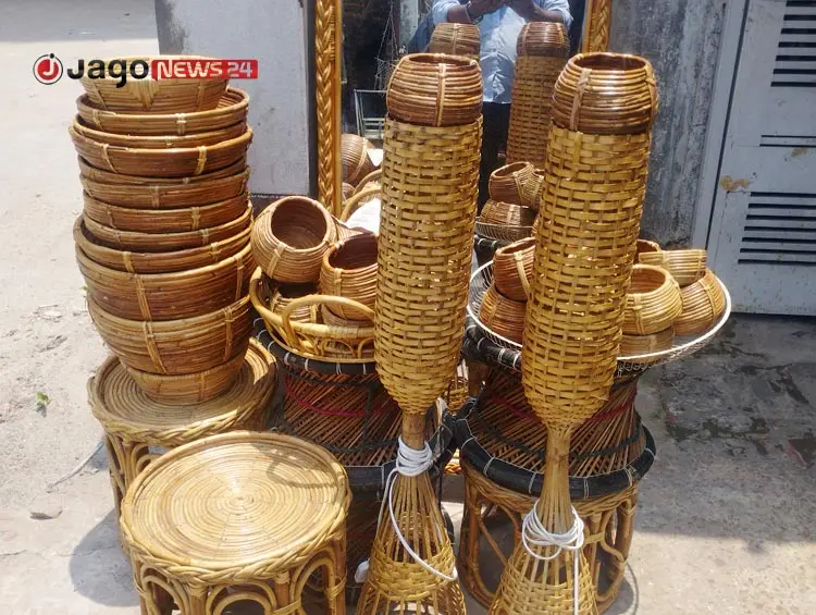 অস্তিত্ব সংকটে হোসনিগঞ্জের বেতশিল্প, পেশা ছাড়ছেন কারিগররা