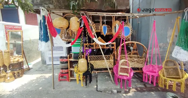 অস্তিত্ব সংকটে হোসনিগঞ্জের বেতশিল্প, পেশা ছাড়ছেন কারিগররা