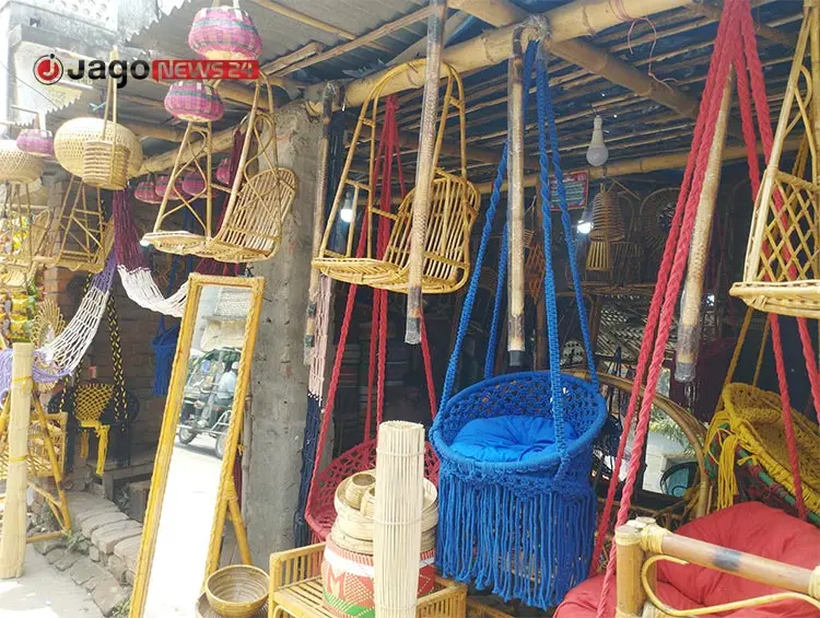 অস্তিত্ব সংকটে হোসনিগঞ্জের বেতশিল্প, পেশা ছাড়ছেন কারিগররা
