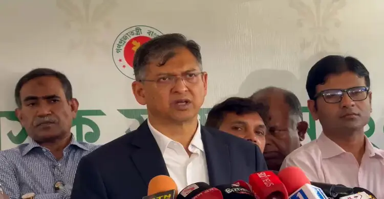 অবৈধ অস্ত্র উদ্ধারে ডিসিদের তৎপর হওয়ার নির্দেশ স্বরাষ্ট্রমন্ত্রীর