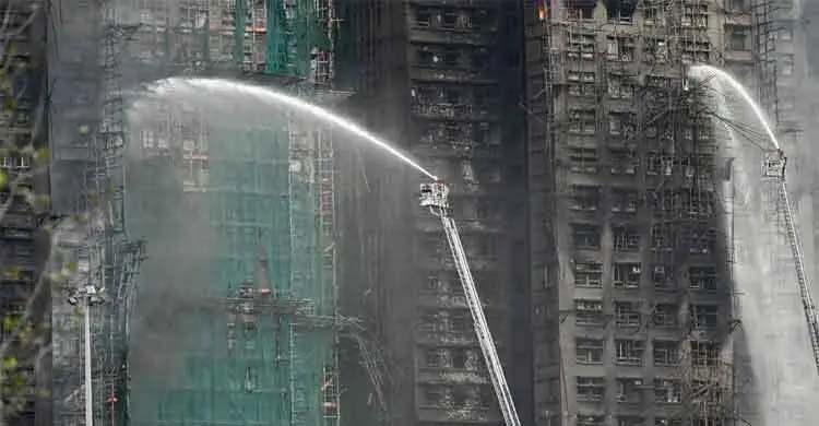 হংকংয়ে অগ্নিকাণ্ডে নিহত বেড়ে ৬৫, নিখোঁজ ২৭০